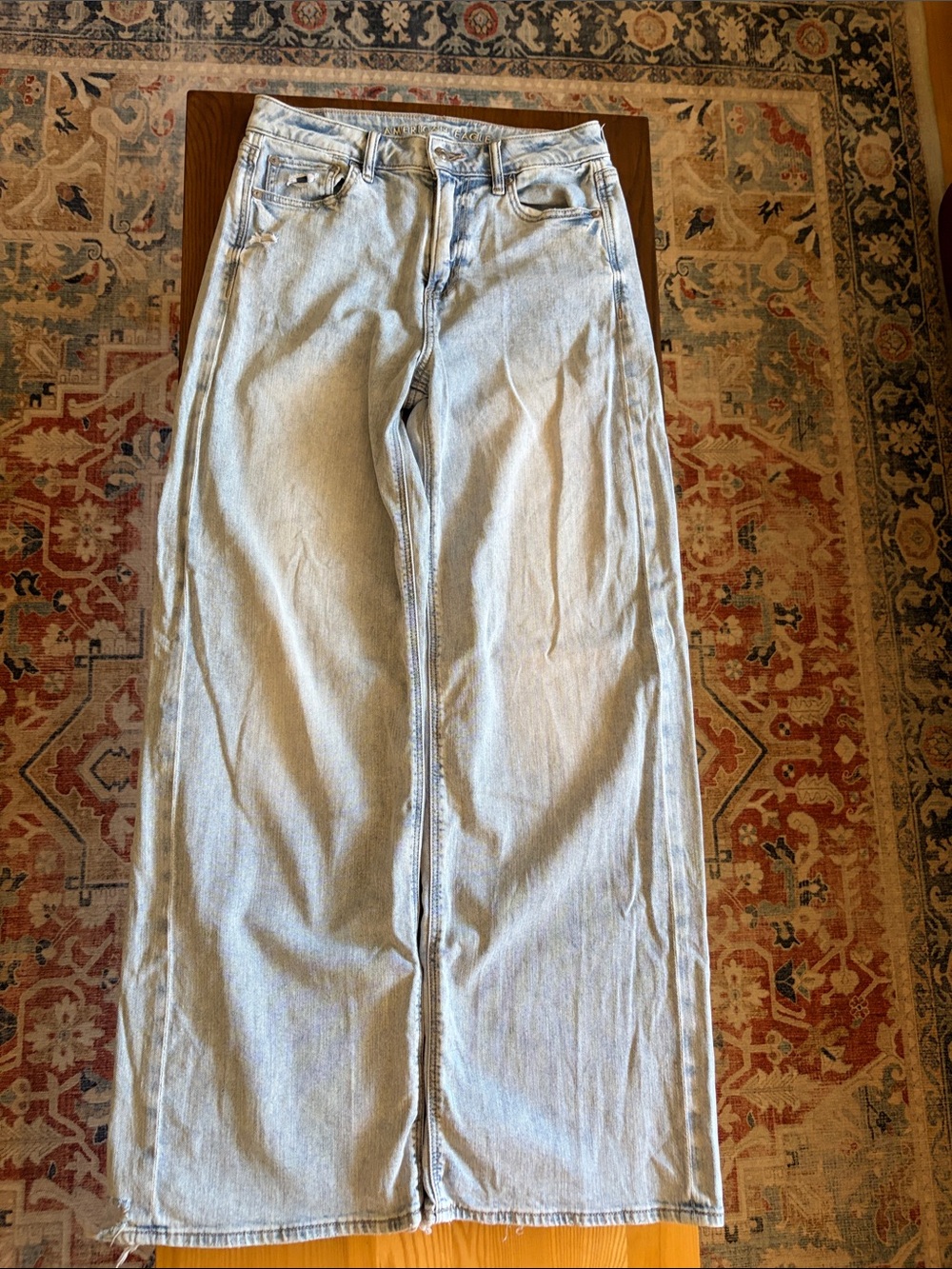 American Eagle Light Wash Wide Leg Baggy Women’s Jeans